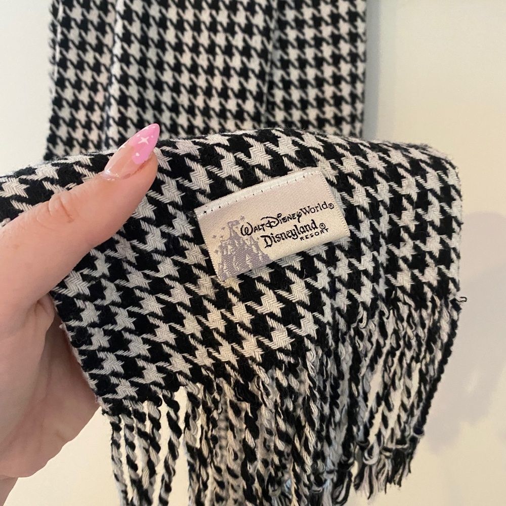 Walt Disney World Disneyland Black and White Houndstooth Scarf